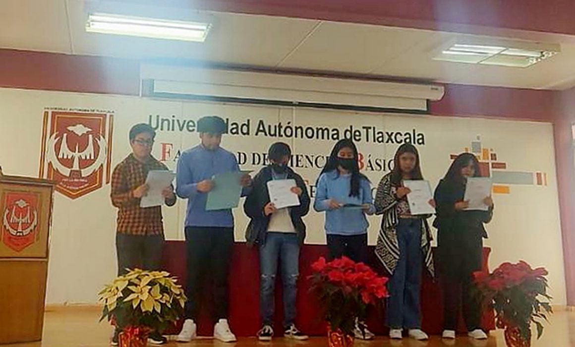 Efectúa la UATx semana de la química industrial