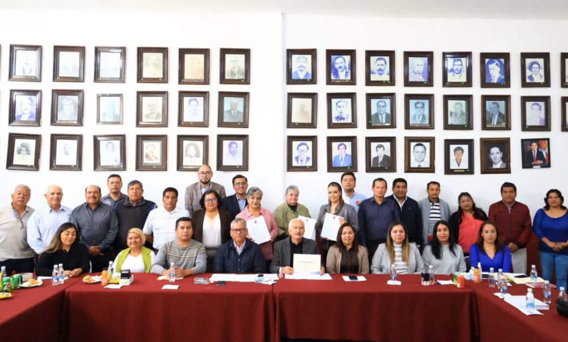 Es Chiautempan primer municipio en entregar actas de cabildo