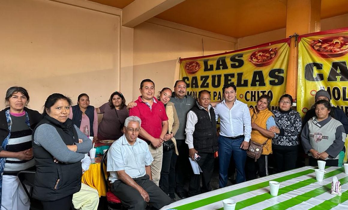 Integran nuevo comité con vecinos de la comunidad de Acuitlapilco