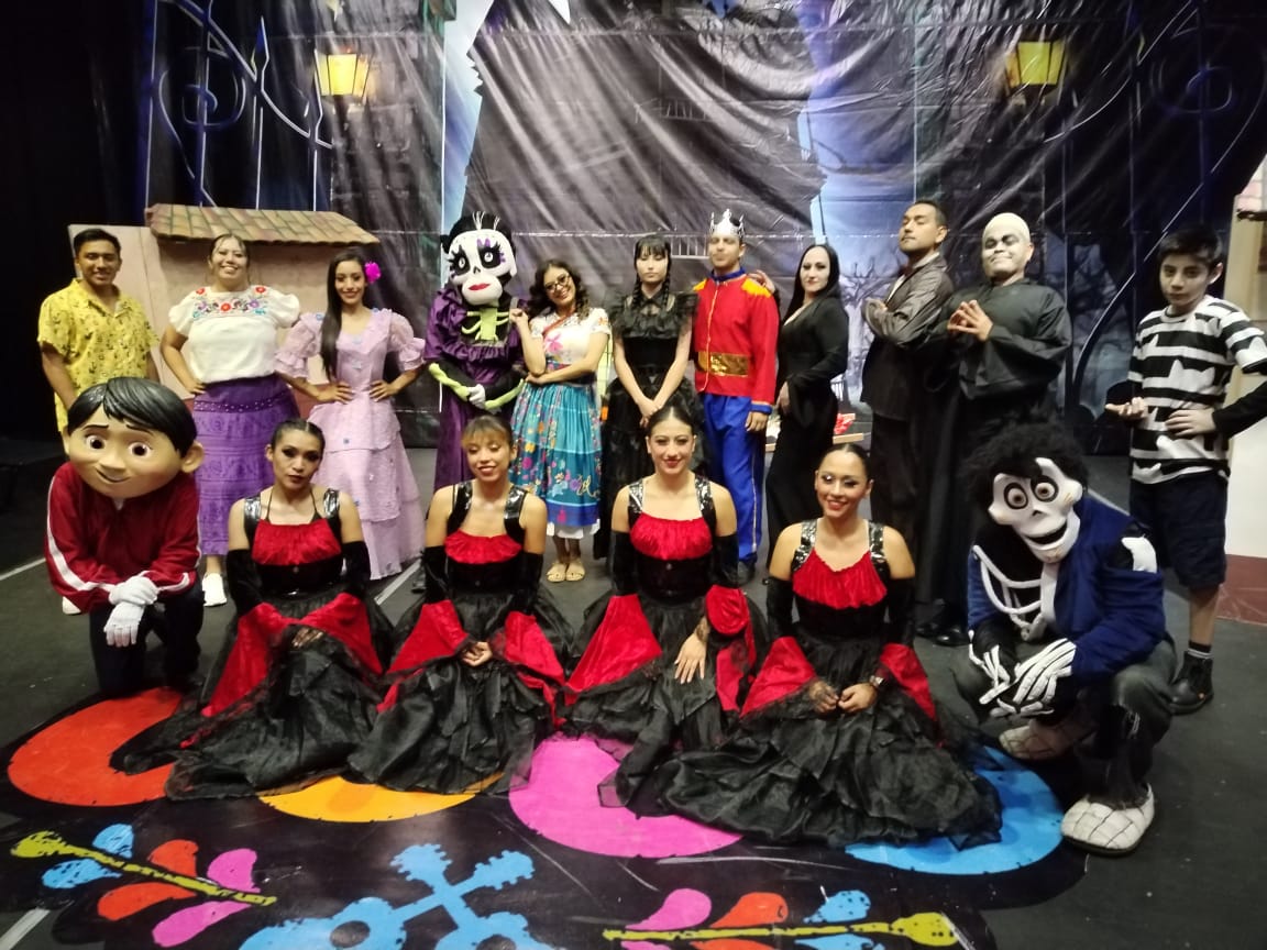 Día de Muertos y Noche de Bruja con la puesta en escena "Coco - Merlina - Encanto":  Ciudad sagrada