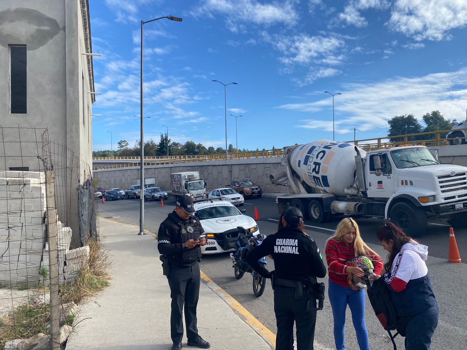 Derrapa motocilista cerca de Gran Patio y termina con fractura en el hospital