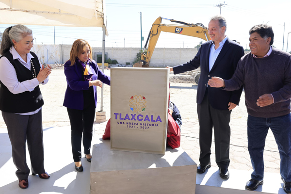 Gobernadora de Tlaxcala coloca primera piedra de la Ciudad Administrativa