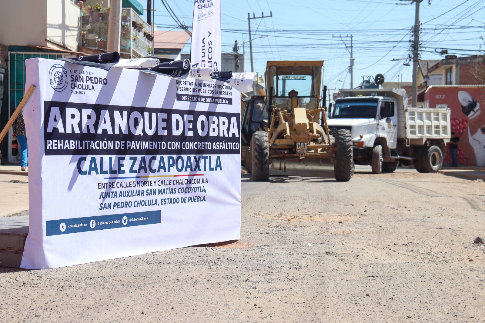 Paola Angon inicia pavimentación de la calle Zacapoaxtla, en beneficio de familias de Cocoyotla