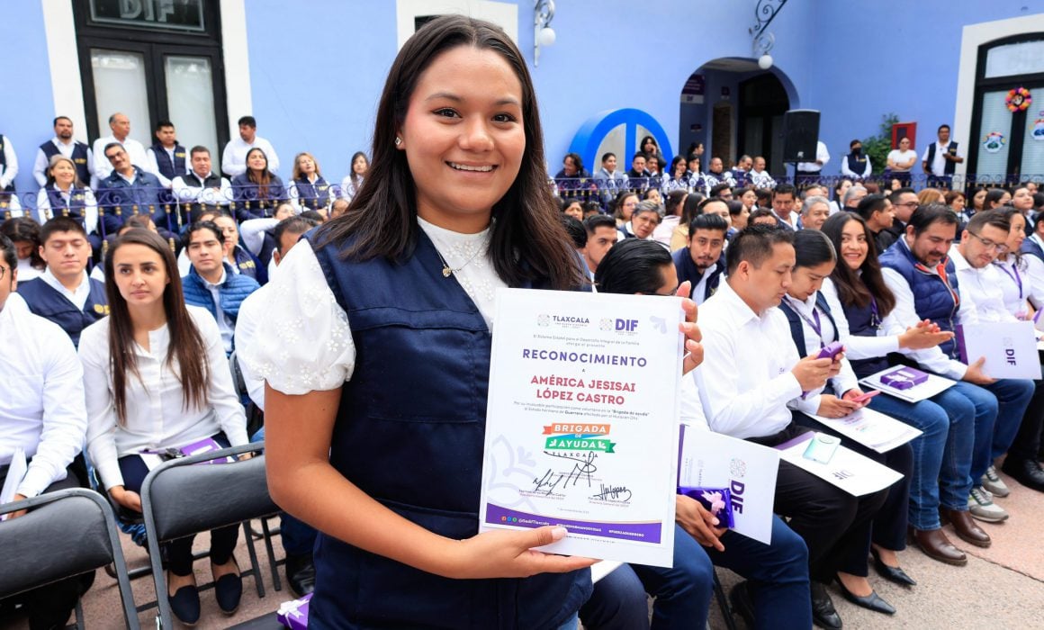 Entrega LCC reconocimientos a brigadistas que apoyaron por huracán Otis