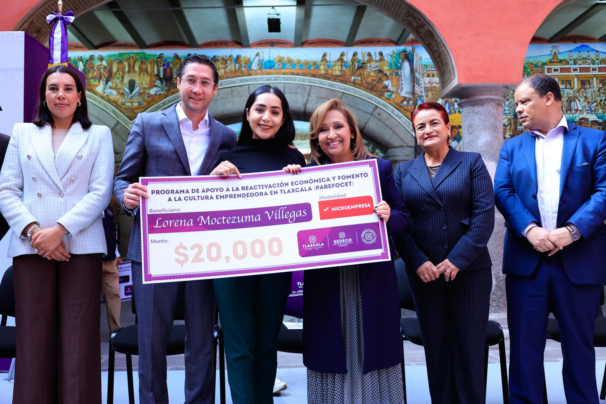 Benefician a 406 emprendedores y microempresarios con apoyos económicos