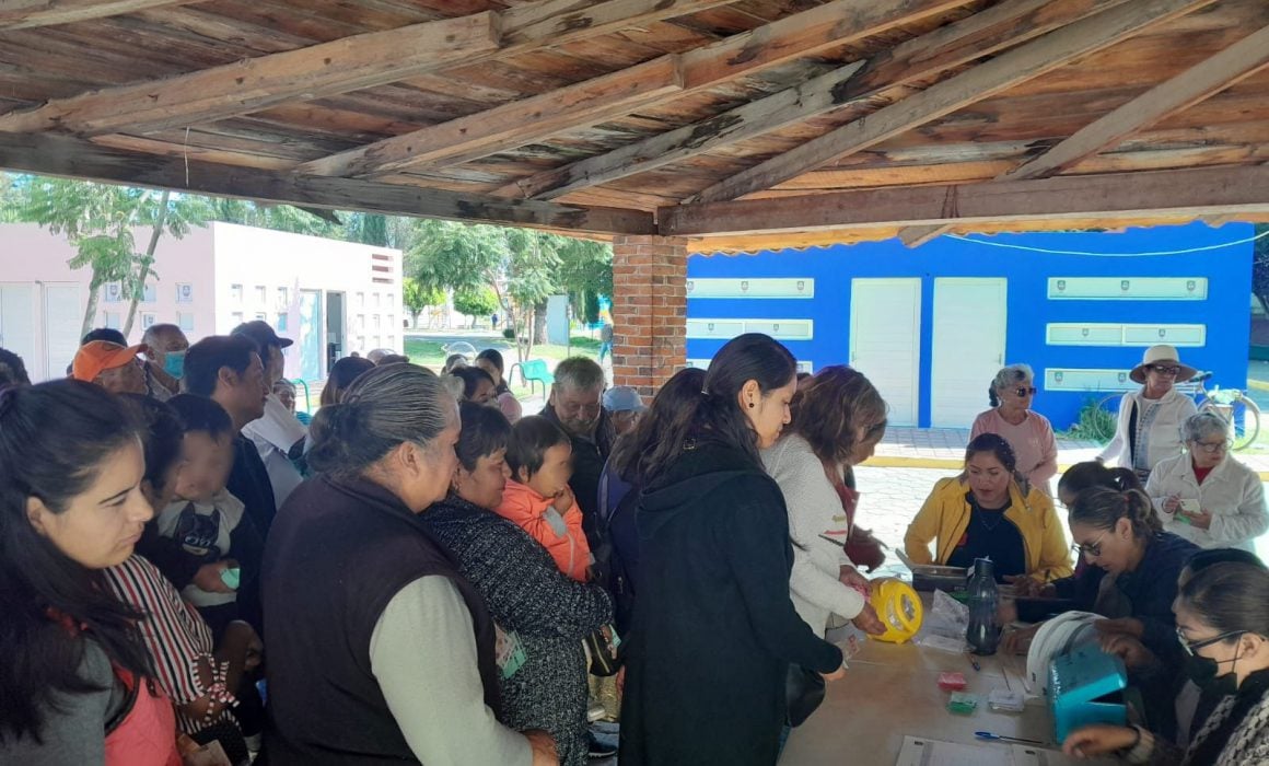 Entregan Chiautempan y Sedif despensas a grupos vulnerables