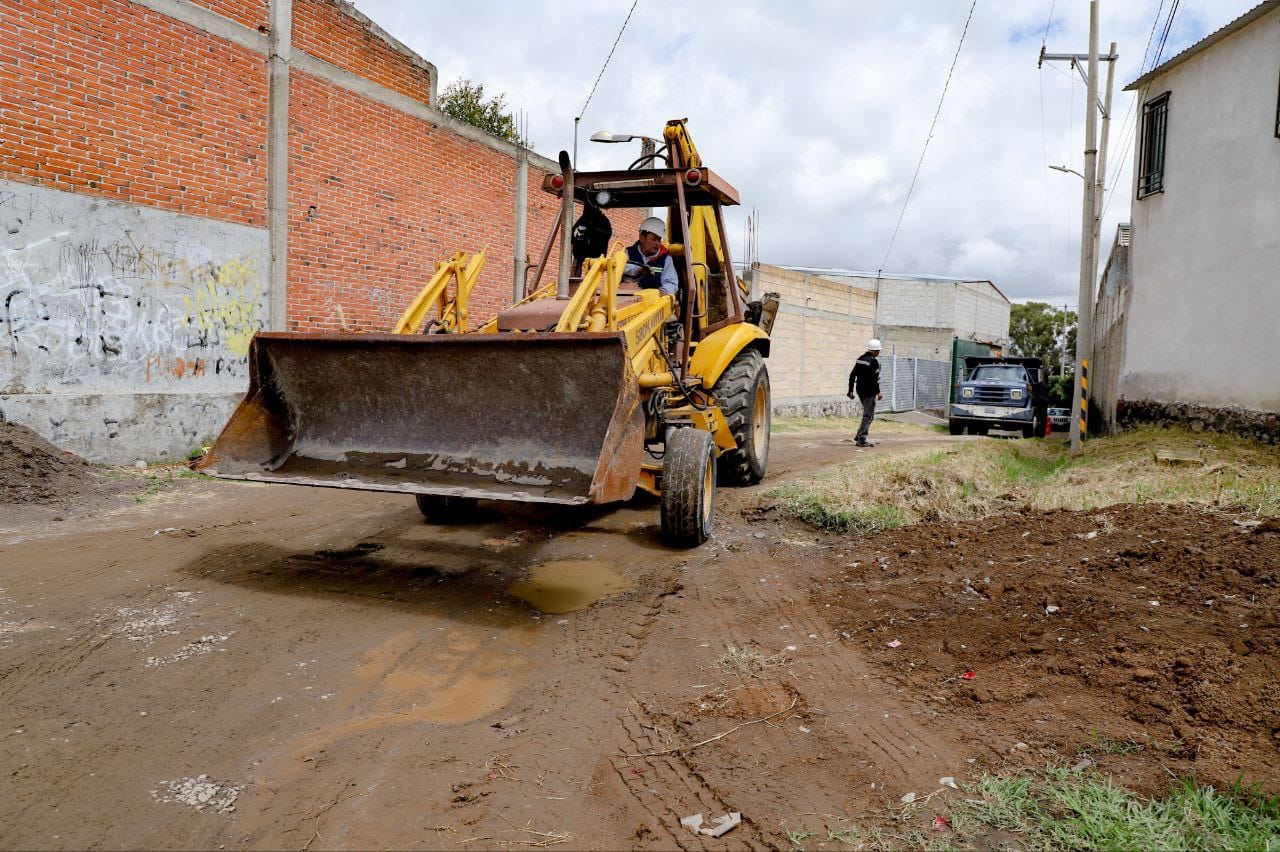 Entrega y arranca obra de adoquinamiento Mundo Tlatehui, en San Rafael Comac y San Francisco Acatepec 