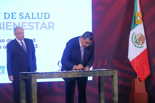 Gobernador firma la transición de Puebla al programa IMSS-Bienestar