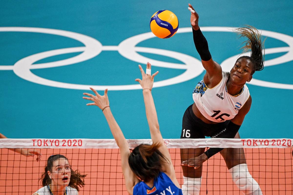 Ecuatorianas triunfan frente a Argentina, avanzan en Mundial de Voleibol