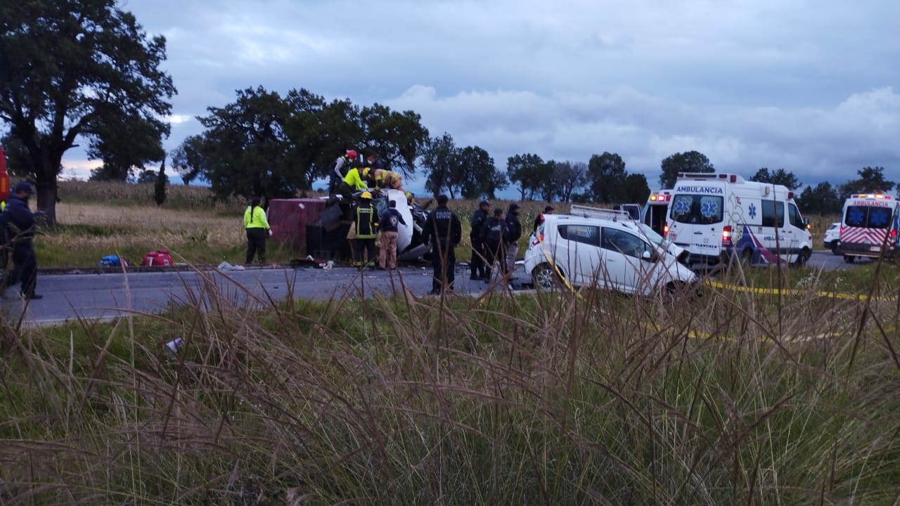Pareja pierde la vida tras encontronazo vehicular, en Hueyotlipan