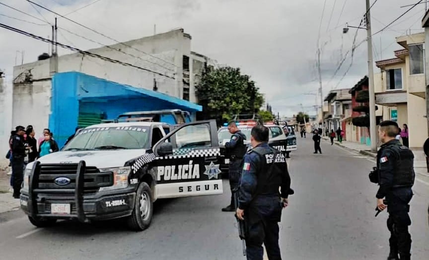 Talamontes privan de la libertad y golpean a policías estatales, en Teolocholco