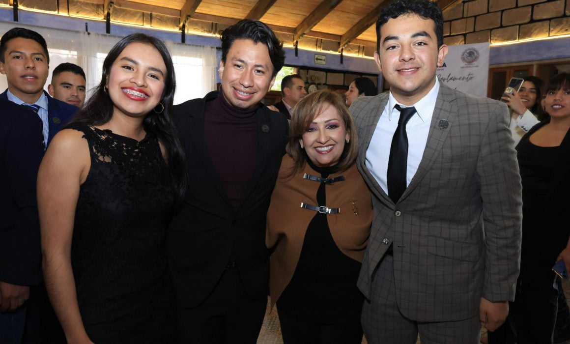 Reconoce Lorena Cuéllar a integrantes del Parlamento Juvenil 2023