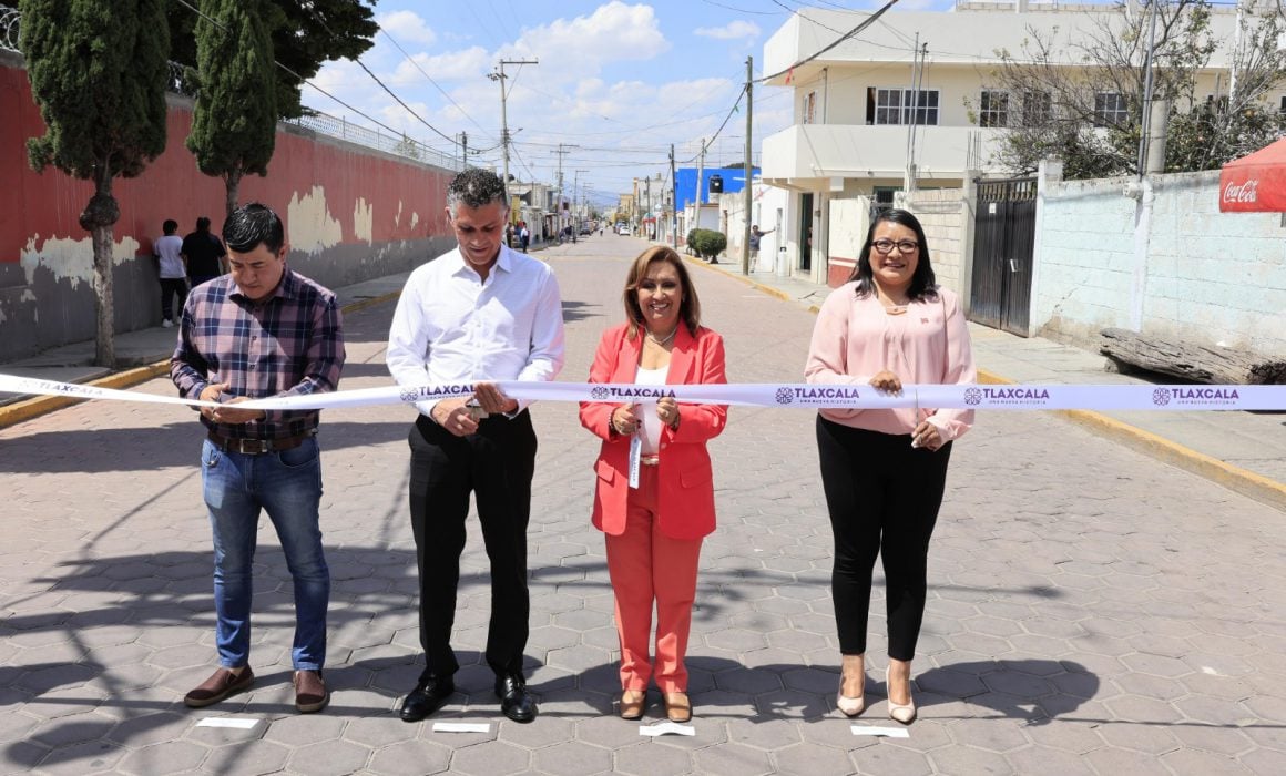 Entrega Lorena Cuéllar sustitución de pavimento en Benito Juárez