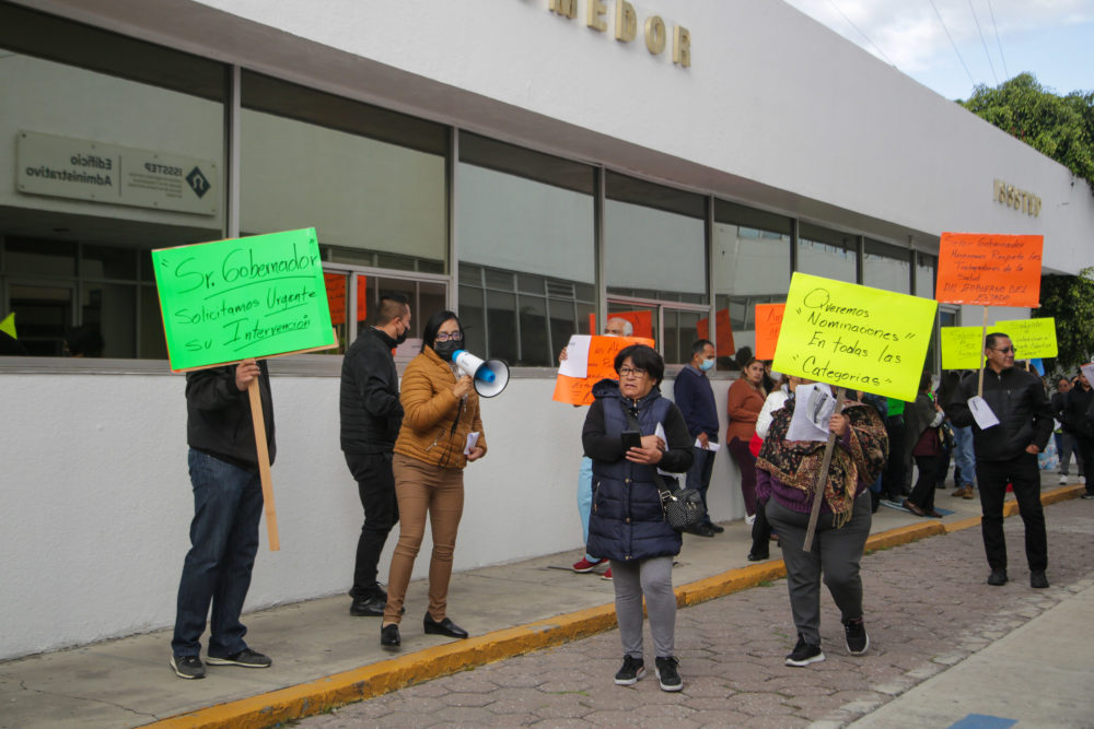  Trabajadores del ISSSTEP en Puebla inician paro en demanda de revisión contractual y salarial