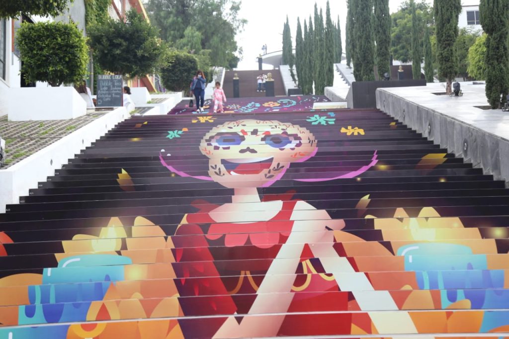 Alistan decoraciones alusivas a Día de Muertos en Tlaxcala capital
