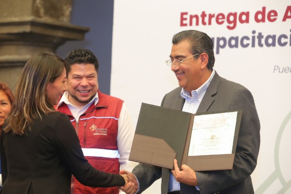 Gobernador llama a funcionarios con aspiraciones políticas a abandonar sus cargos
