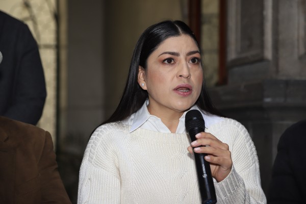 Claudia Rivera Vivanco: "A Eduardo Rivera Pérez le quedó grande el cargo"