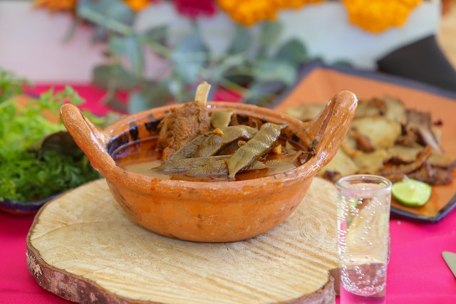 Declaran al mole de caderas patrimonio cultural de Puebla
