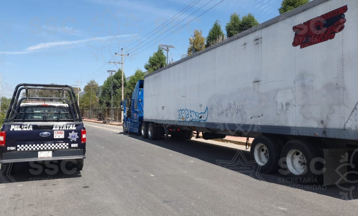 Frustran robo de tráiler y rescatan a conductor en la México-Veracruz