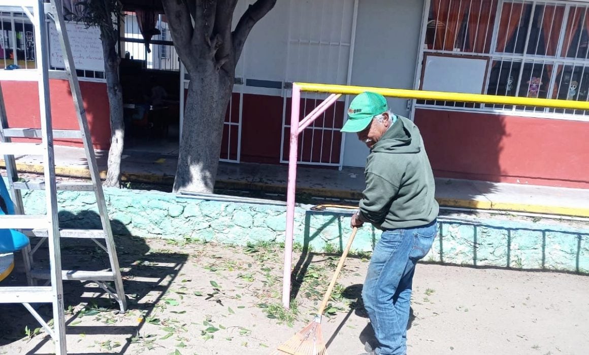 Realiza Apetatitlán acciones de limpia y poda de áreas verdes