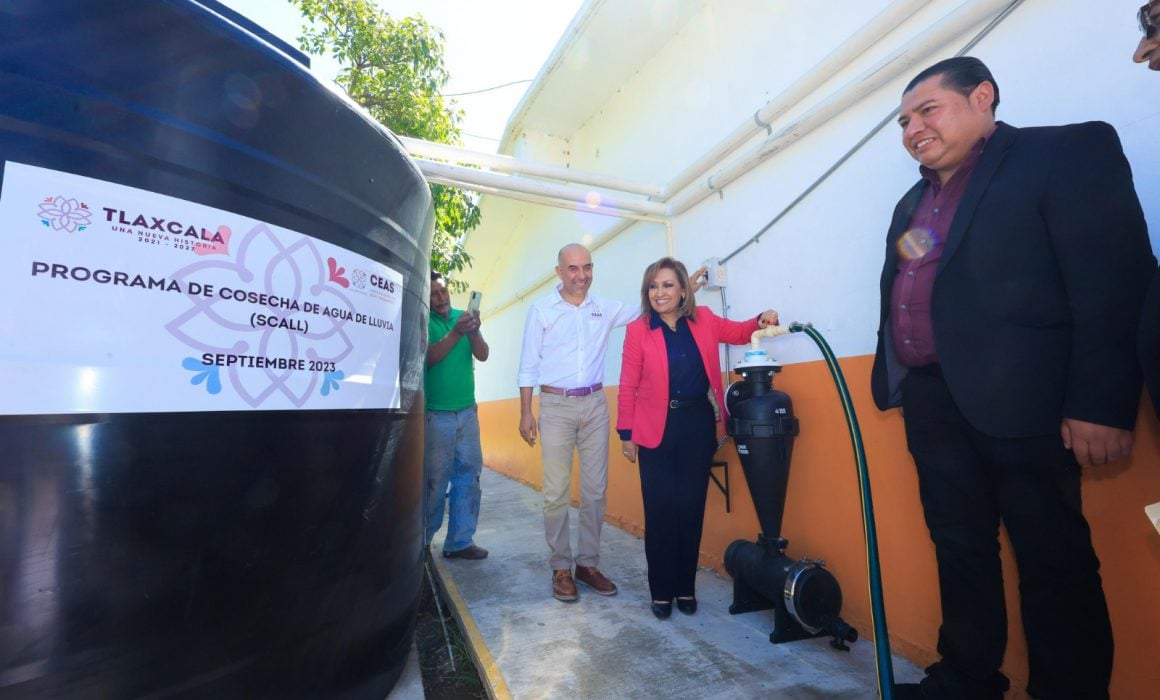 Beneficia Lorena Cuéllar con sistema dual de captación de agua a Contla