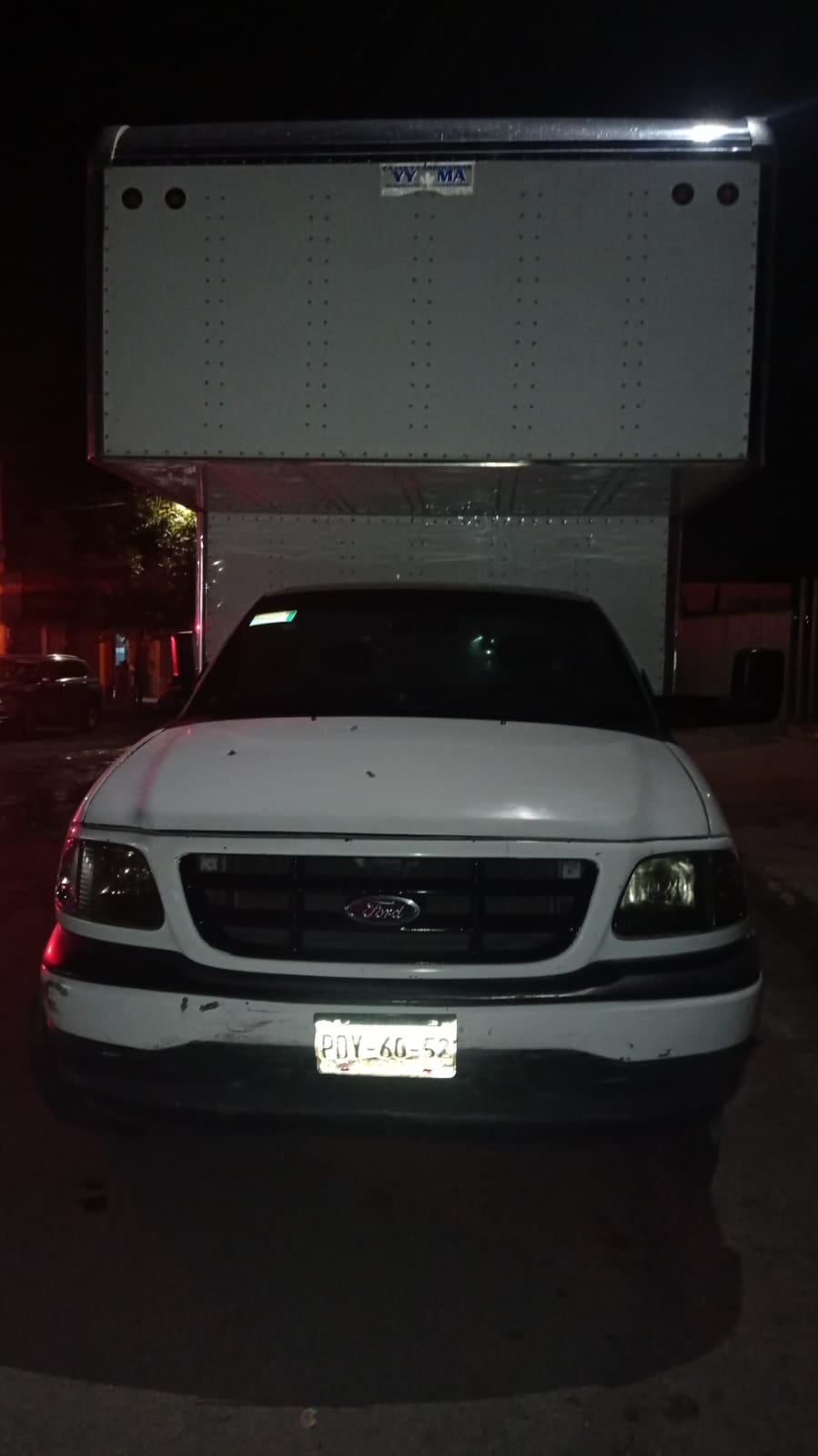 Atacan a balazos a mudanceros para asaltarlos, sobre la Apizaco-Huamantla.