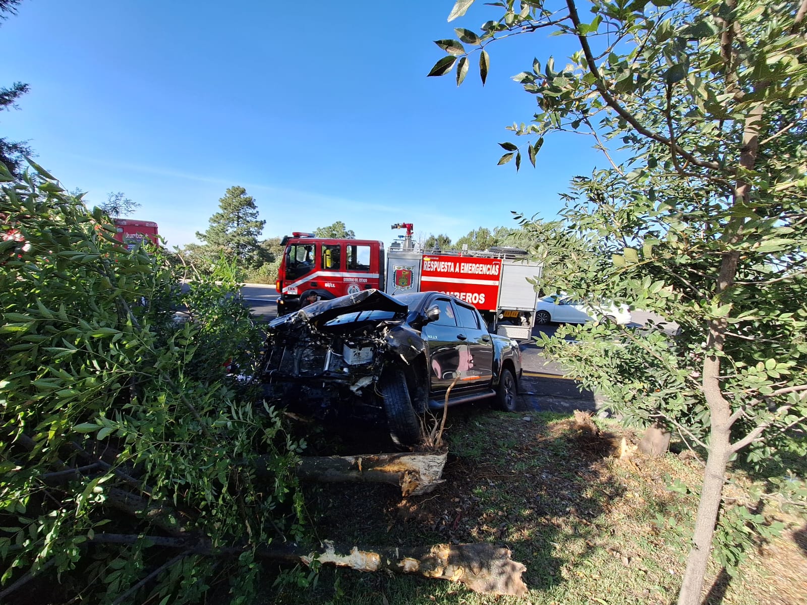 Sobreviven vendedores de tacos de canasta a aparatoso accidente sobre Libeamiento Apizaco-Huamantla