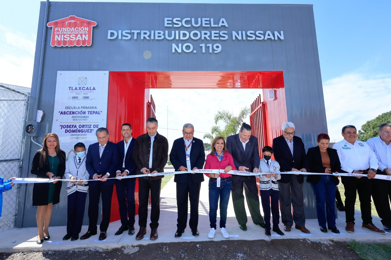 Cumple Fundación Nissan con entrega de escuela doble en SPM