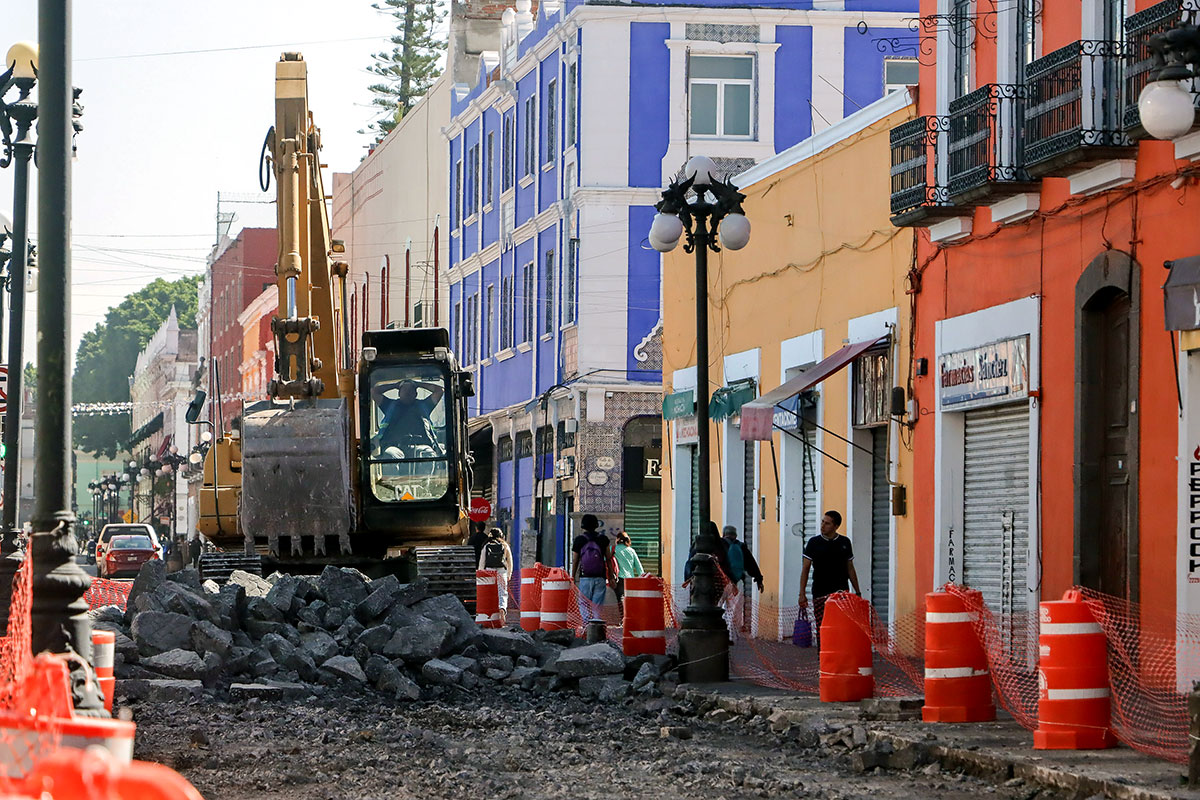 Retrasan una vez más obras de peatonalización en la avenida 16 de Septiembre en Puebla: Estarán completas antes de Día de Muertos