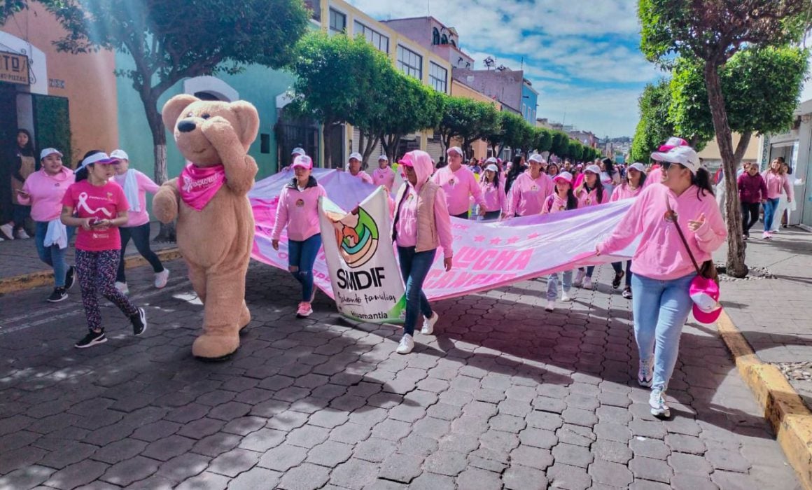 Participa el SMDIF Huamantla en la Caminata Rosa en Tlaxcala capital