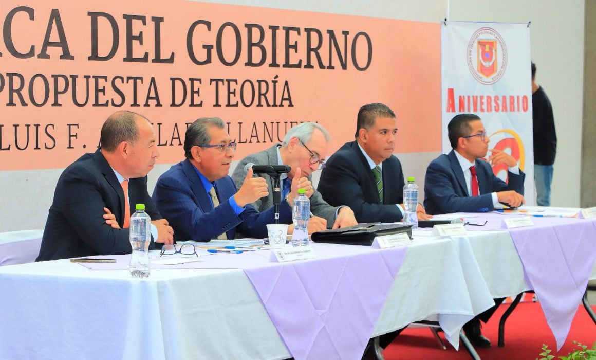 Presentó UATX libro sobre teoría del gobierno