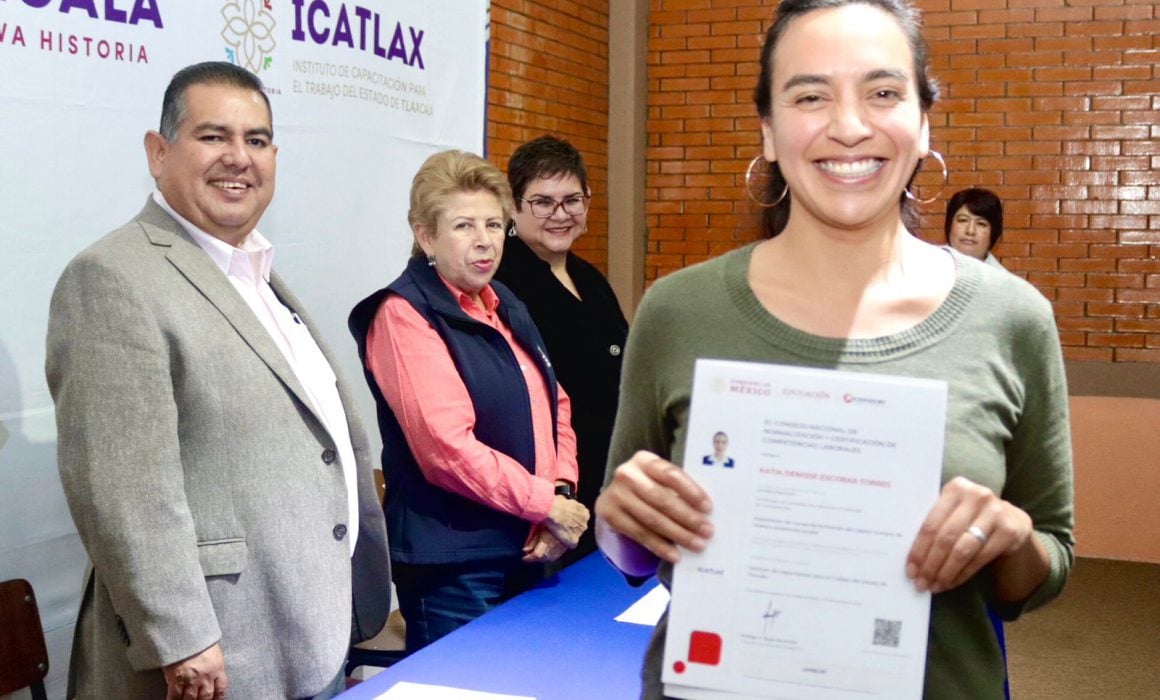 Certifica Icatlax a docentes de universidad privada