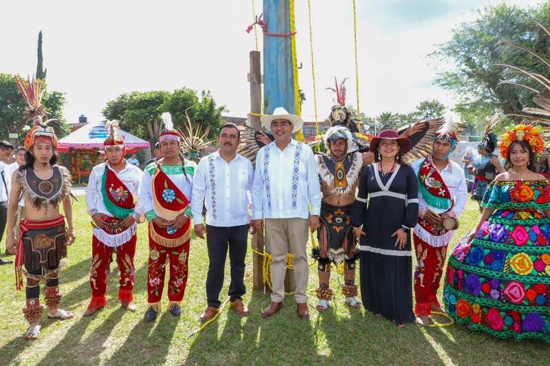El Gobernador Sergio Salomón celebra el Día de Muertos en Huaquechula