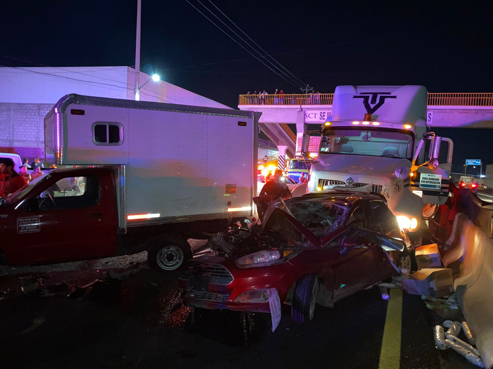 5 vehículos y un trailer involucrados en fuerte carambola en Huamantla