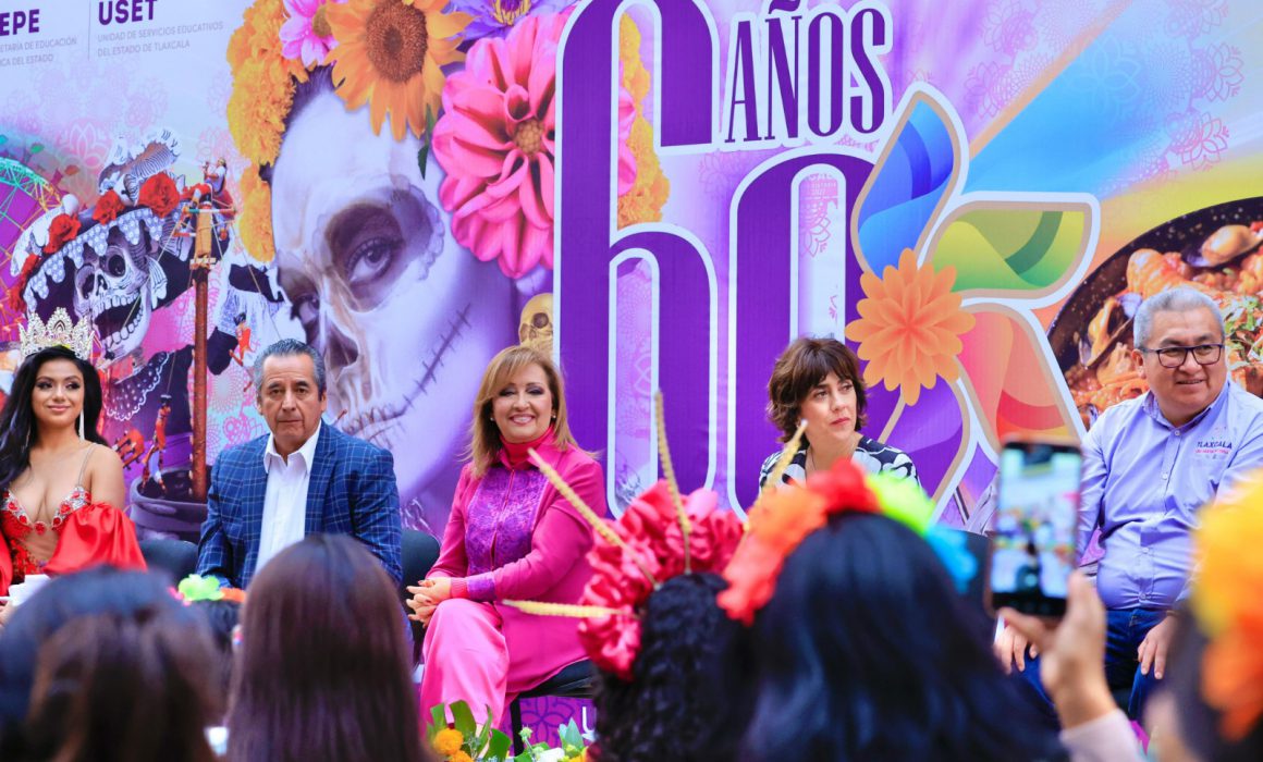 Presencia Lorena Cuéllar desfile de Tlaxcala, la Feria de Ferias