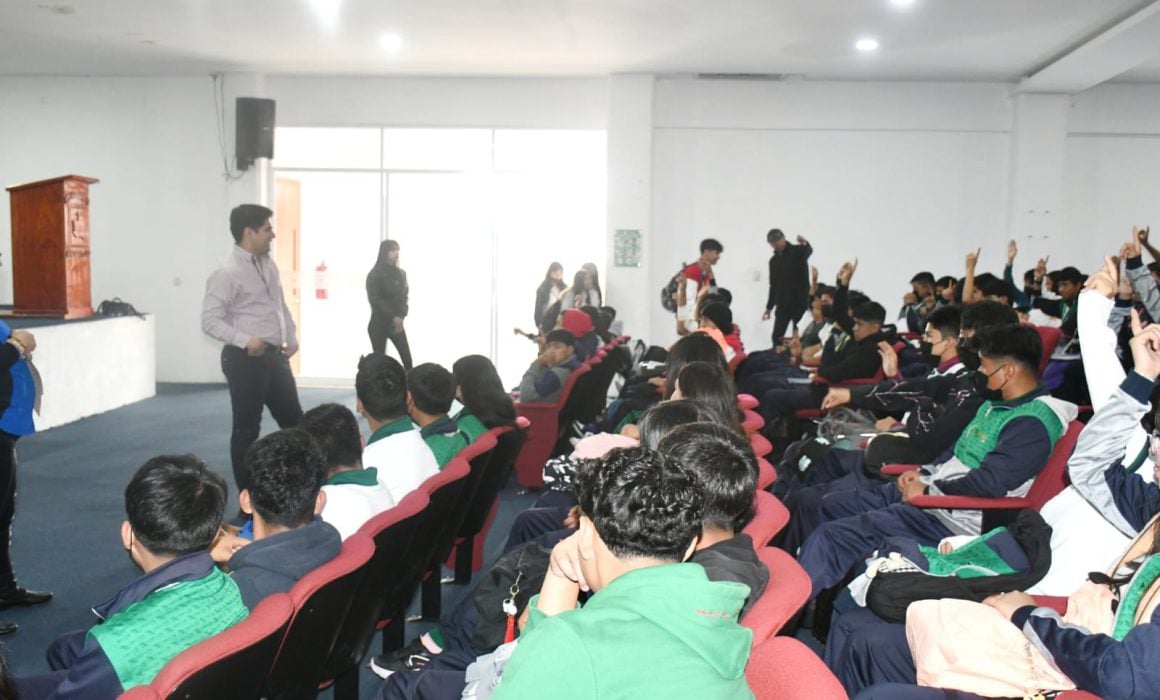 Brinda Apetatitlán apoyo psicológico a estudiantes de CECyTE