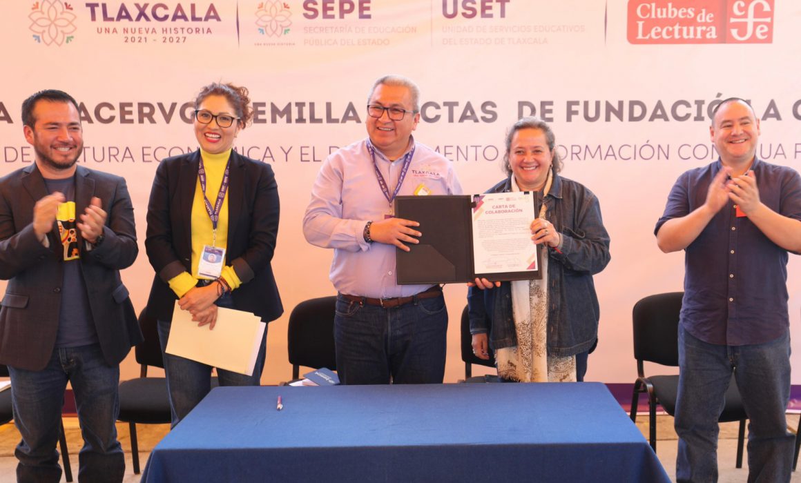 Entregó Sepe acervos semilla y actas de fundación a clubes de lectura