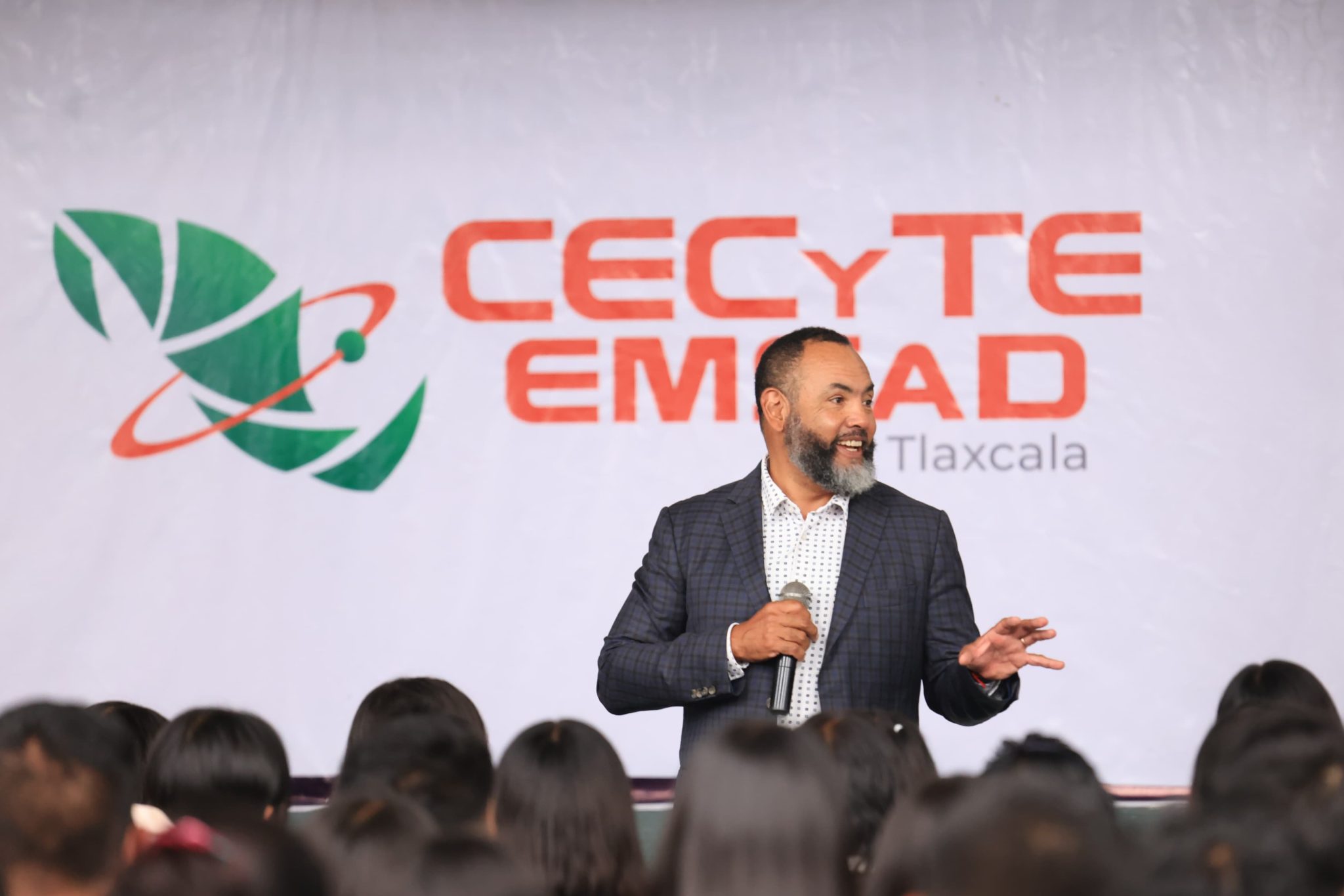 Realizó CECyTE conferencia magistral sobre inteligencia artificial en la educación