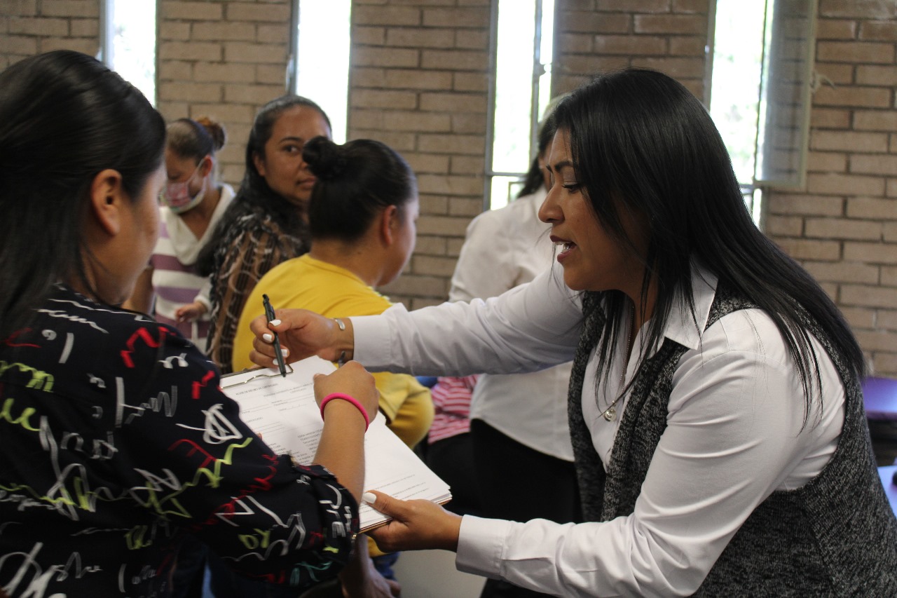 Mujeres buscan salir del rezago educativo: INEGI