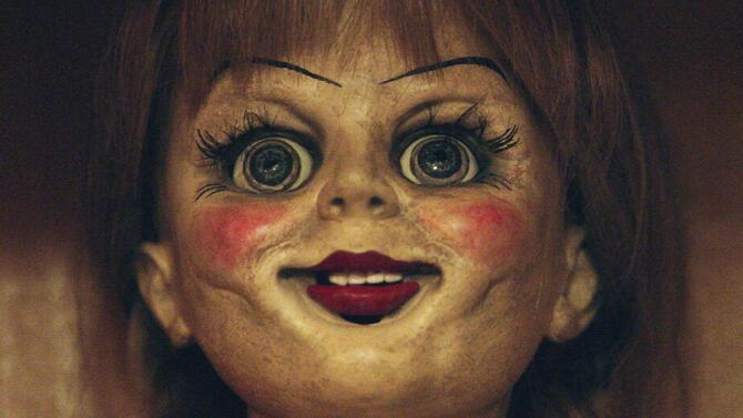 Mueven a la muñeca Annabelle en el Museo de los Warren y el video aterra a Internet: ¿Liberaron al demonio?