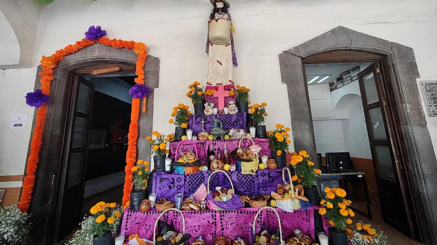Decoran Tlaxcala capital con fuentes de cempasúchil, catrinas y ofrendas