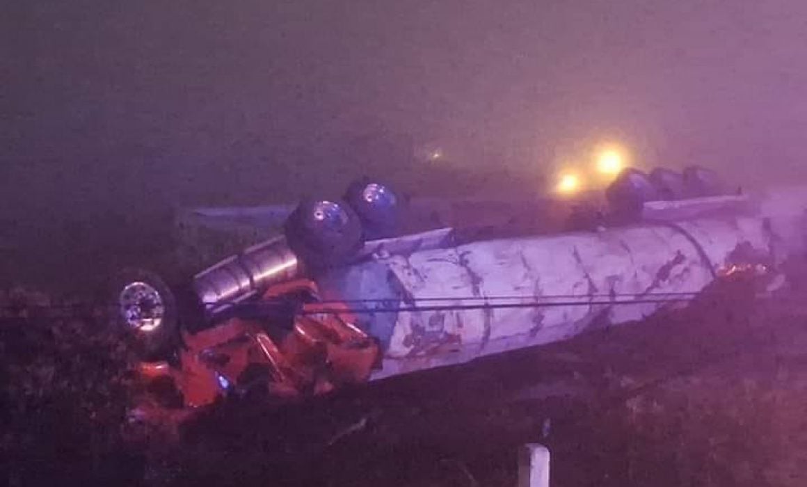 Vuelca pipa cargada con melaza en la México-Veracruz, en Huamantla