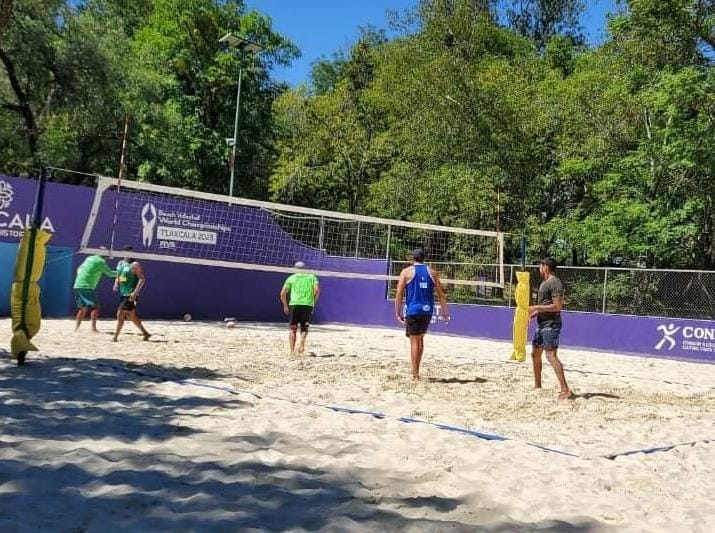 Continúan entrenamientos de atletas para Mundial de Voleibol de Playa