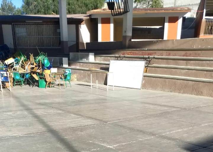 Toman padres de familia primaria Benito Juárez en Tequexquitla