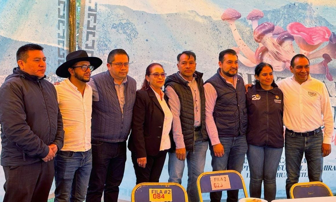 Entrega Salvador Santos cerca de 80 mil pesos a cocineras tradicionales