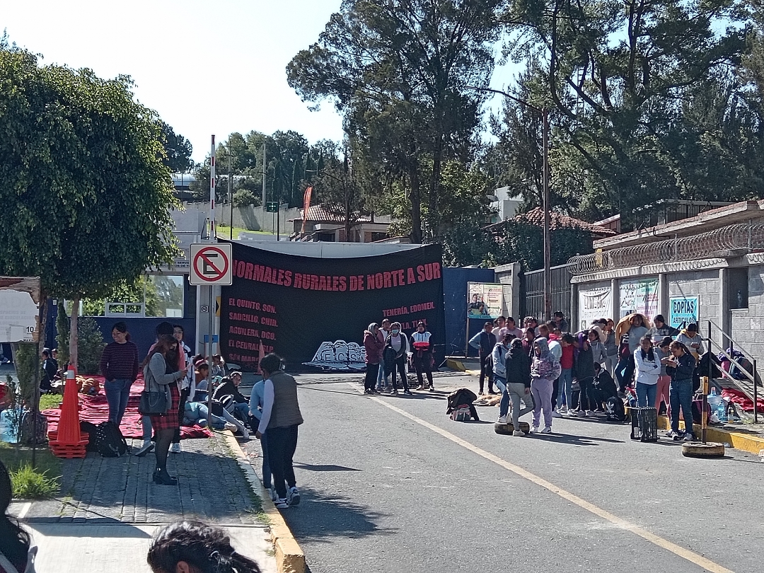 Rompe SEPE y Gobierno mesa de diálogo con normalistas, continuarán protestas