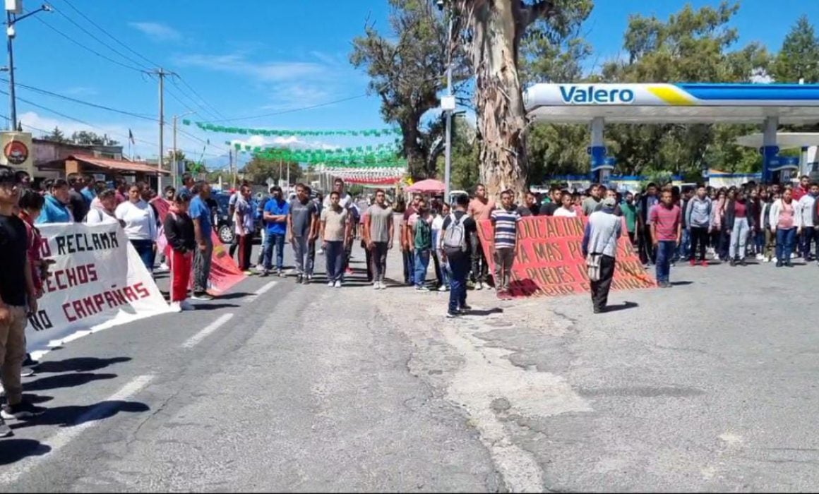 Marchan normalistas para recordar a su compañera fallecida en 2001
