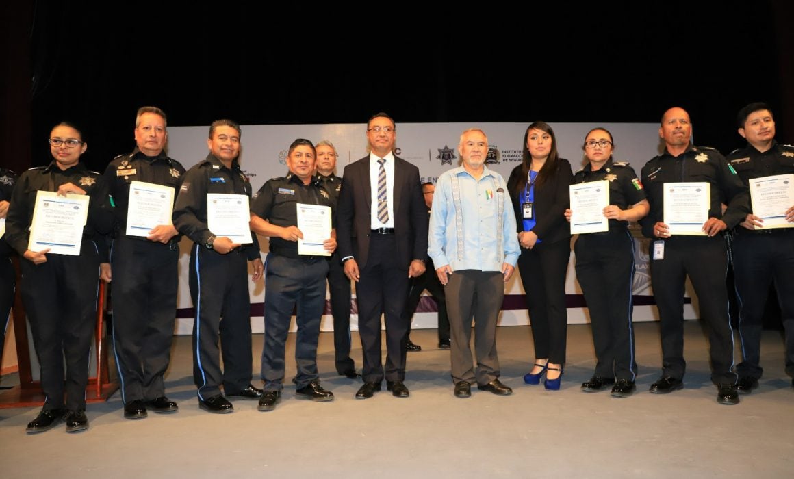 Profesionaliza SSC a 127 policías municipales