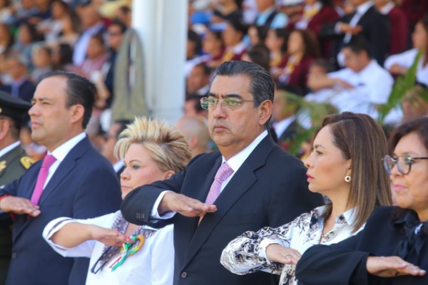 Gobernador llama a funcionarios con aspiraciones políticas a renunciar a sus cargos