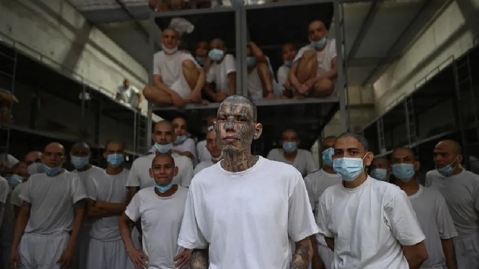 El Salvador vuelve a extender el régimen de excepción contra pandillas dejando más de 70 mil detenidos